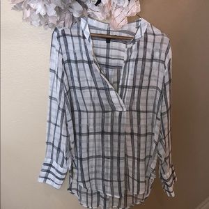 Banana republic women’s top, high low shirt tail